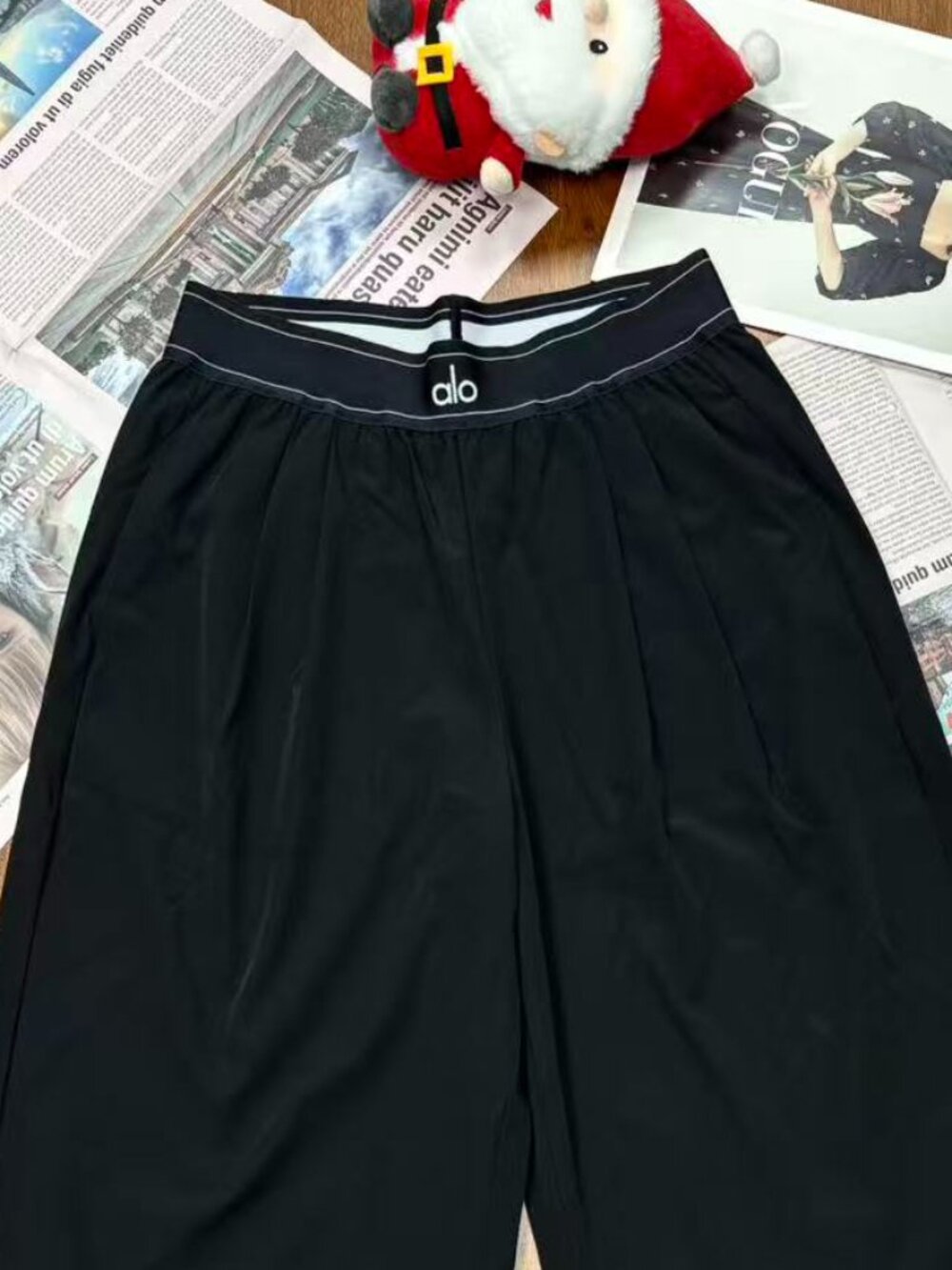 🏷NWT Alo Yoga Black⚫Loose-fitting Yoga Pants Inner seam length 30 inches - Picture 6 of 10